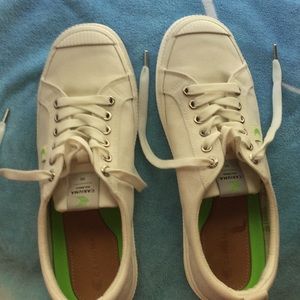 Cariuma low oca canvas sneakers
